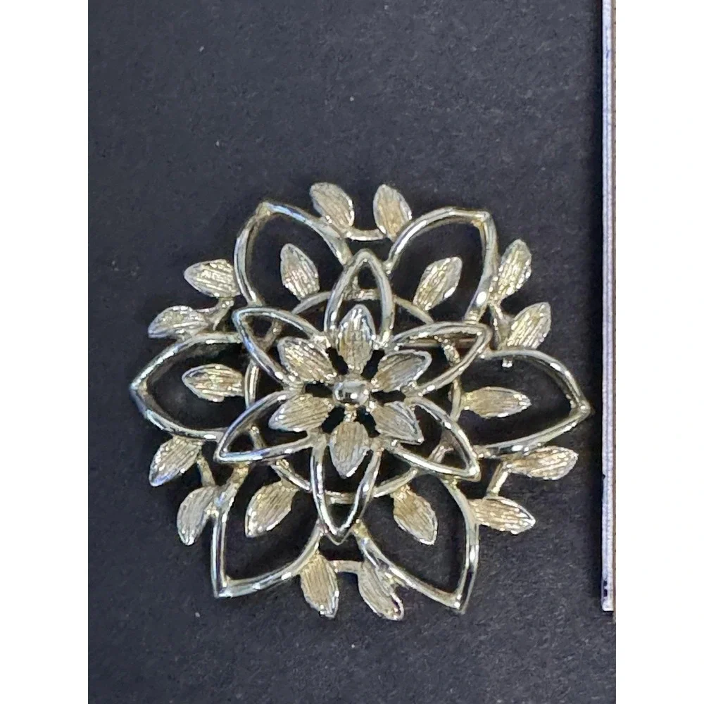 Vintage Sara Coventry Layered Floral‎ Brooch